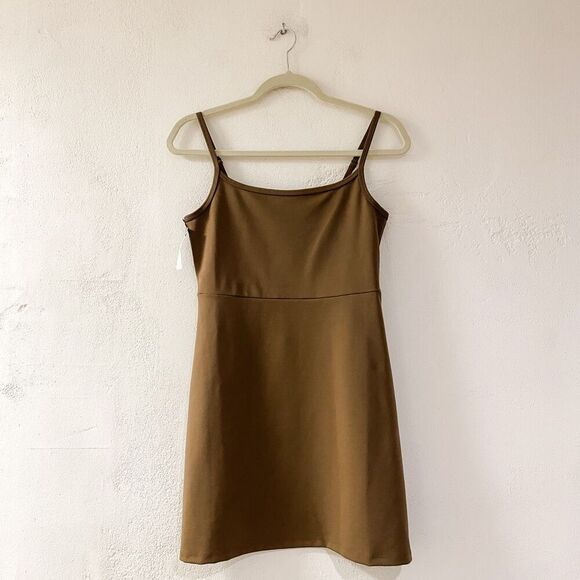 NEW Aritzia Tna Belleclaire Athletic Dress in Mire Green Gray Medium - Picture 1 of 8